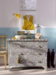 Colonial style chest of drawer set