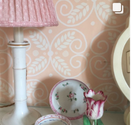 Anna J pink bedroom wallpaper shot